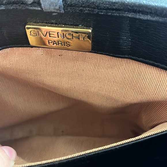 GIVENCHY VINTAGE black leather purse with gold hardware - Picture 6 of 11